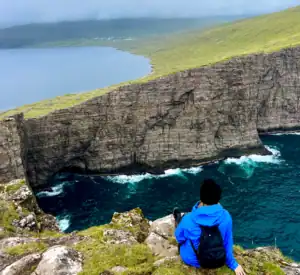 Traelanipa hike which is also called the floating lake due to the image of a lake above the ocean.